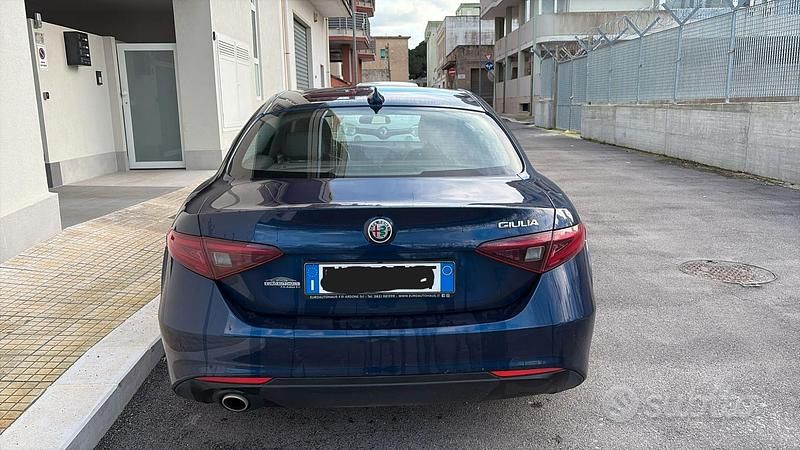 Usata Alfa Romeo Giulia Super 150 CV (110 kW) 2017 Blu/azzurro Berlina