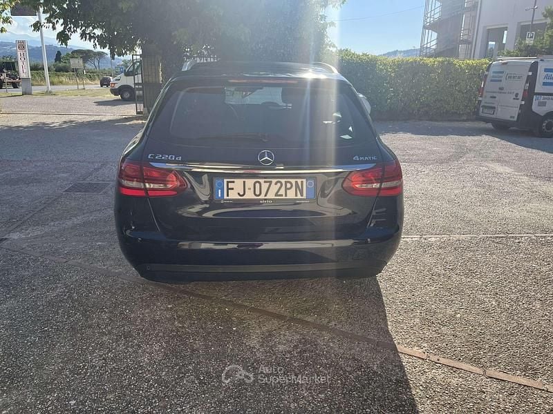 Usata Mercedes C220 170 CV (125 kW) 2017 Blu/azzurro Station wagon