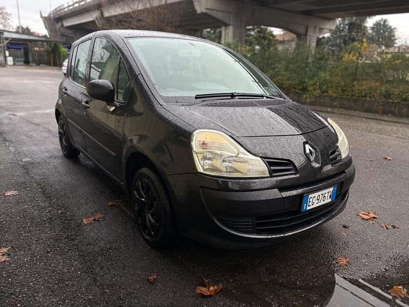 Usata Renault Modus 75 CV (55 kW) 2011 Nero Monovolume