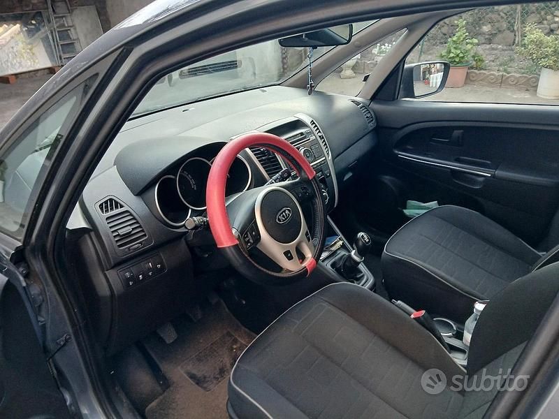 Usata Kia Venga LX 90 CV (66 kW) 2011 Nero Utilitaria