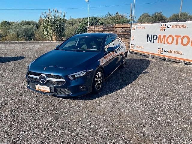 Usata Mercedes A180 Executive 116 CV (85 kW) 2019 Blu Berlina
