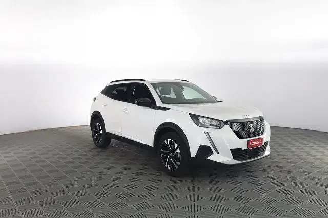 Usata Peugeot 2008 Allure 101 CV (74 kW) 2023 Bianco SUV