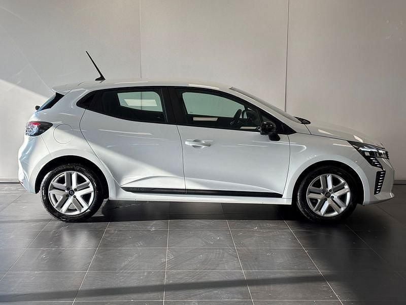 Begagnad Renault Clio V Evolution 143 HK (105 kW) 2025 Vit Halvkombi