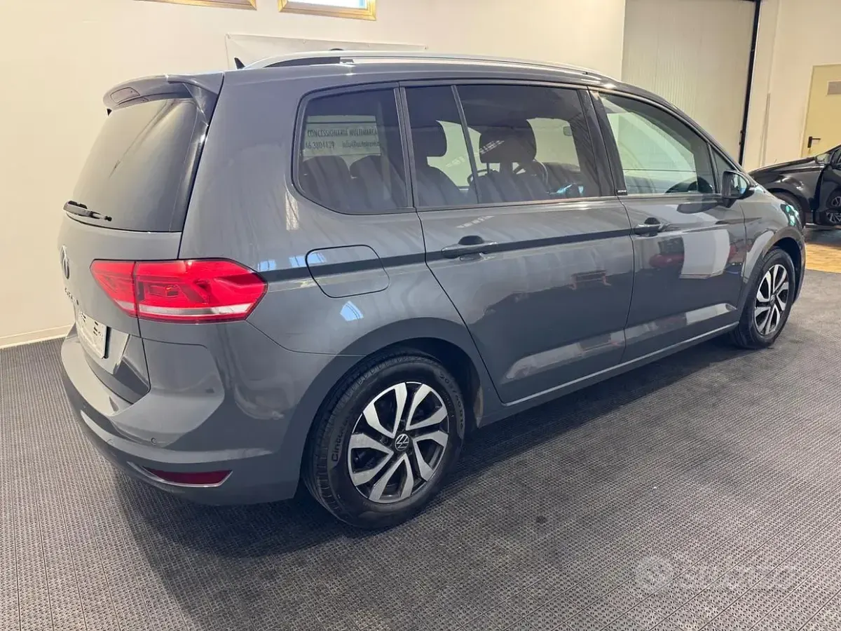 Usata VW Touran Style 122 CV (89 kW) 2022 Grigio Monovolume