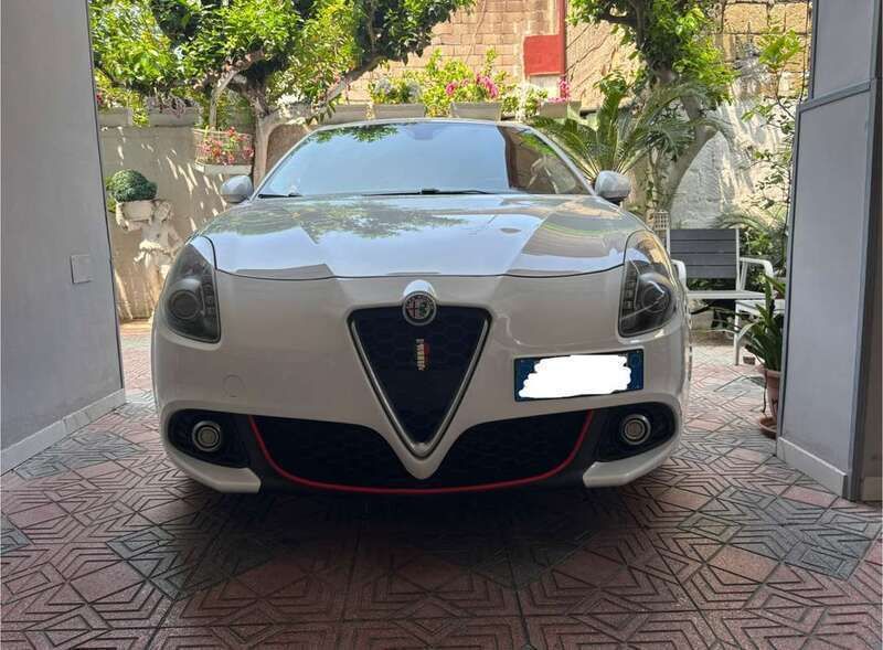 Usata 2017 Alfa Romeo Giulietta Super Due volumi | 8750 € (Buon prezzo) - Immagine 1/4
