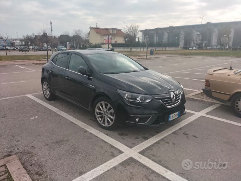 Nero Usata 2018 Renault Mégane IV Tre volumi | 14.000 € (Cara) - Immagine 1/4