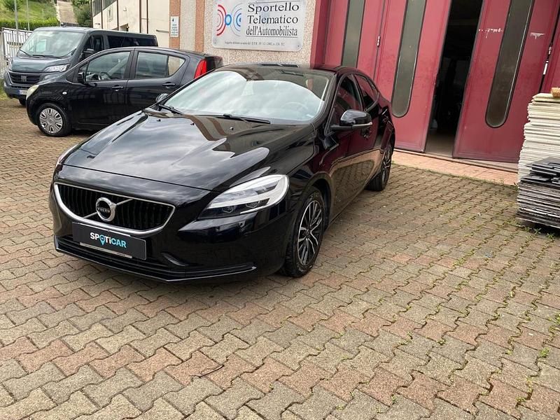Usata Volvo V40 Business Edition 120 CV (88 kW) 2019 Nero Station wagon
