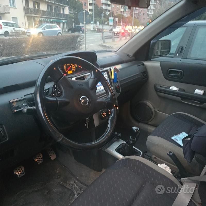 Usata Nissan X-Trail 136 CV (100 kW) 2005 Grigio SUV