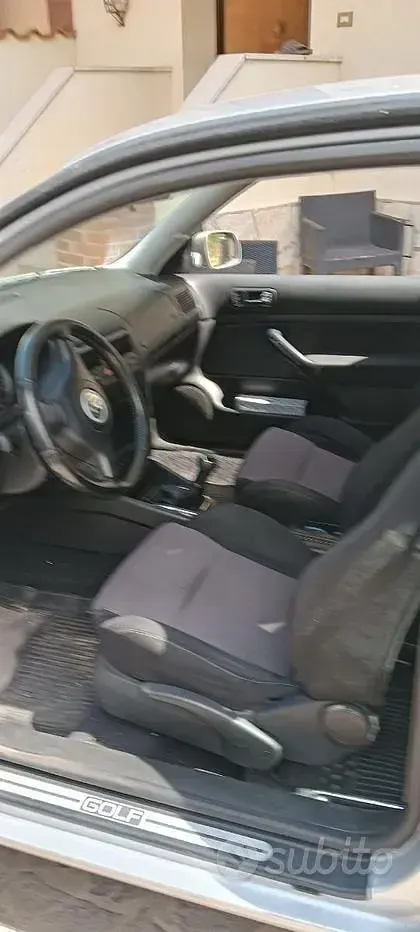 Usata VW Golf IV 101 CV (74 kW) 2002 Grigio Utilitaria