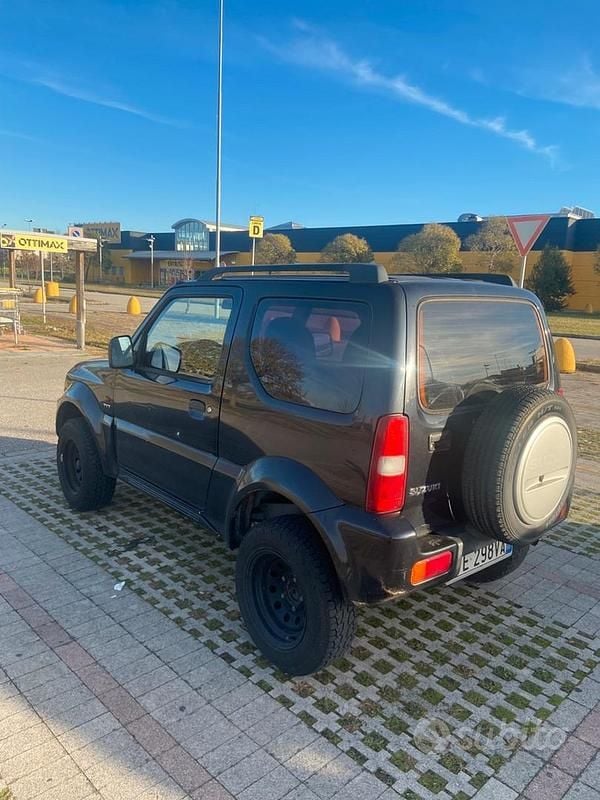 Nero Usata 2005 Suzuki Jimny SUV | 8000 € (Ottimo prezzo) - Immagine 1/4
