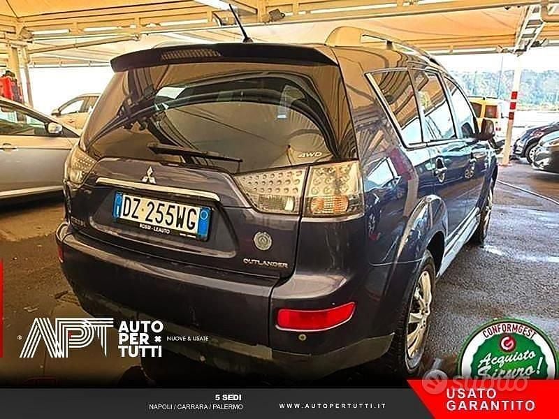 Usata Mitsubishi Outlander Instyle 140 CV (102 kW) 2009 Blu SUV