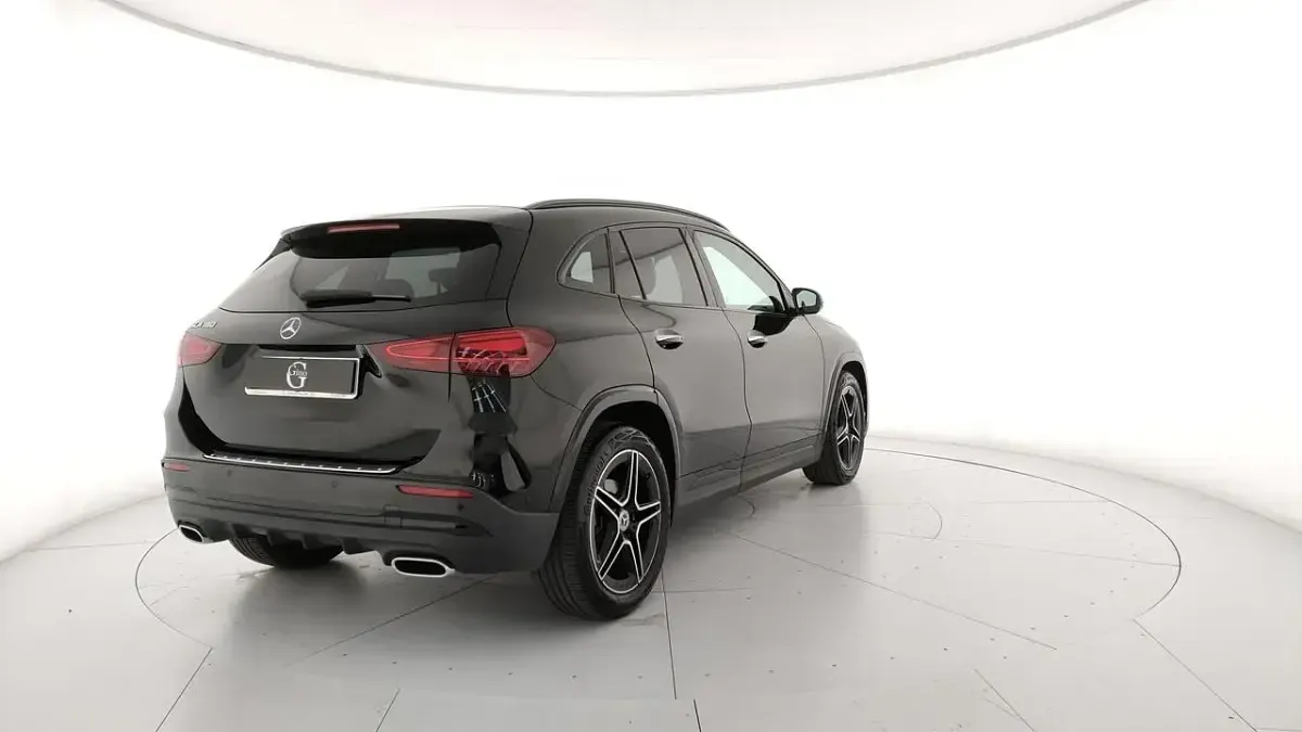 Usata Mercedes GLA180 AMG Line Premium Plus 136 CV (100 kW) 2023 Nero SUV