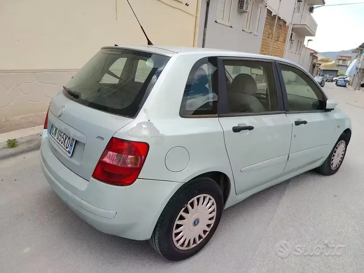 Usata Fiat Stilo Dynamic 116 CV (85 kW) 2004 Verde Berlina