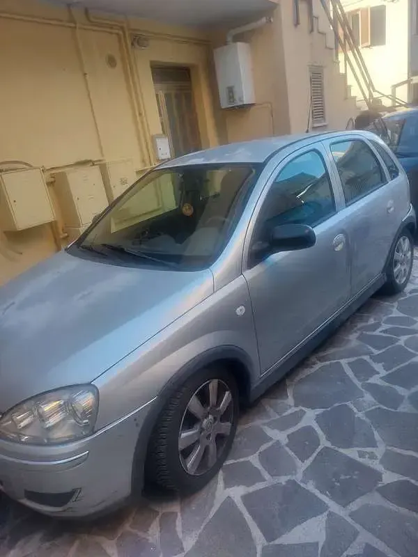 Usata Opel Corsa Club 60 CV (44 kW) 2005 Argento Utilitaria