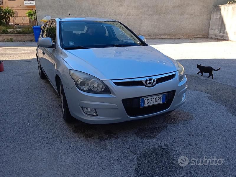 Grigio Usata 2009 Hyundai i30 Tre volumi | 1500 € (Super prezzo) - Immagine 1/4