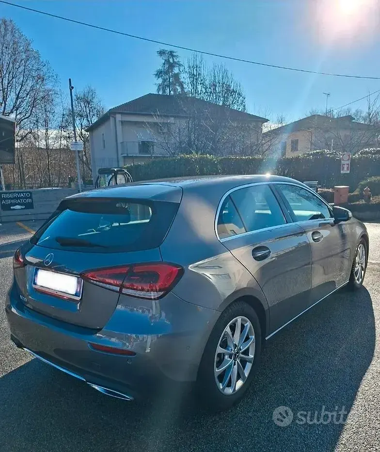 Usata Mercedes A180 136 CV (100 kW) 2020 Grigio Berlina