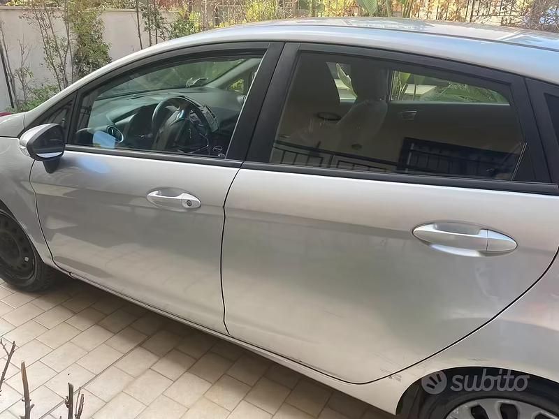 Usata Ford Fiesta 68 CV (50 kW) 2013 Utilitaria