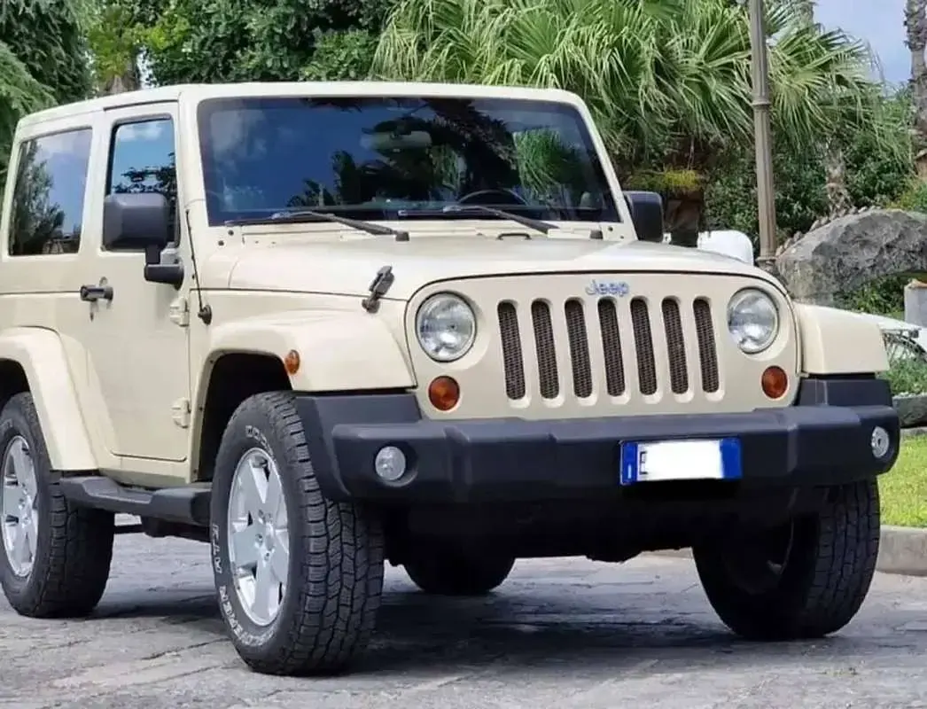 Usata Jeep Wrangler Sahara 200 CV (147 kW) 2011 Beige SUV