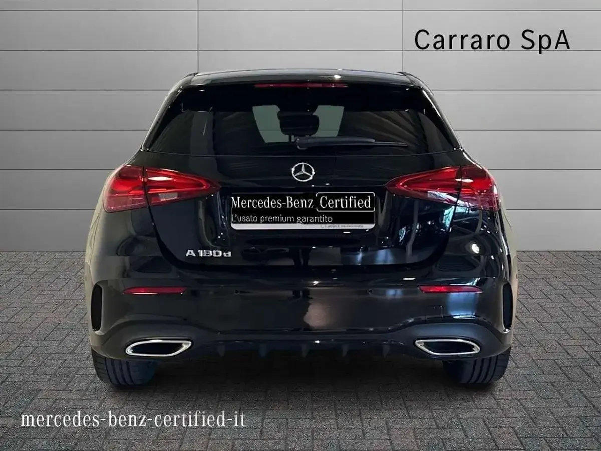 Usata Mercedes A180 AMG Line Premium 116 CV (85 kW) 2023 Nero metallizzato Berlina