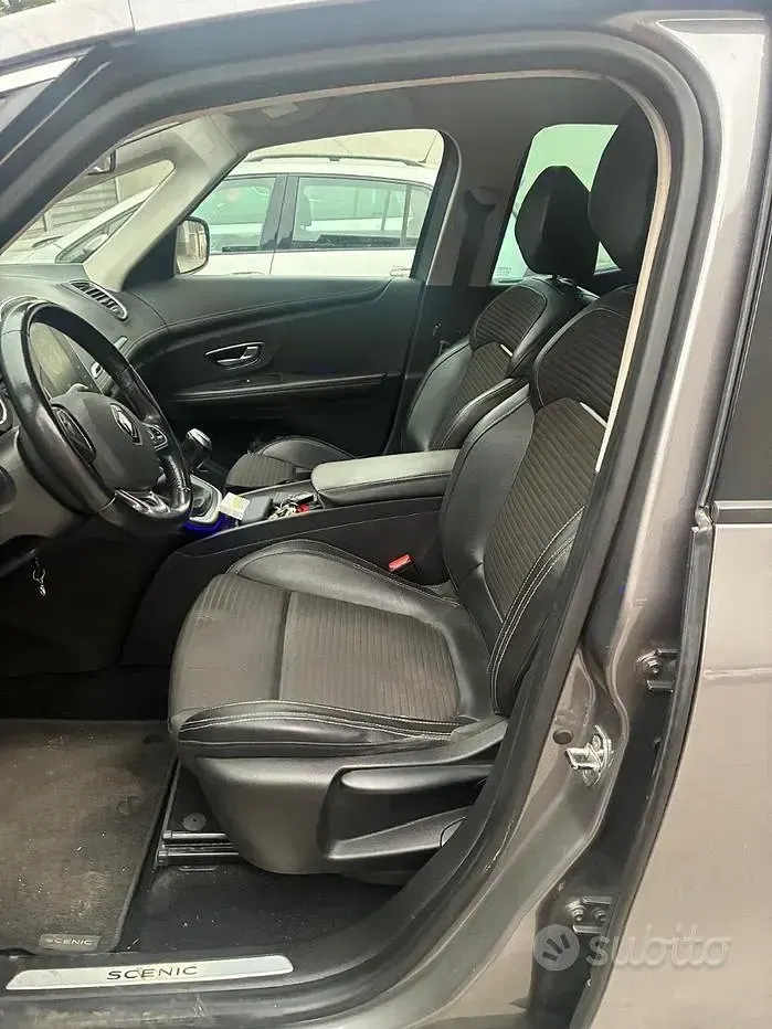 Usata Renault Scénic 110 CV (80 kW) 2017 Grigio Monovolume