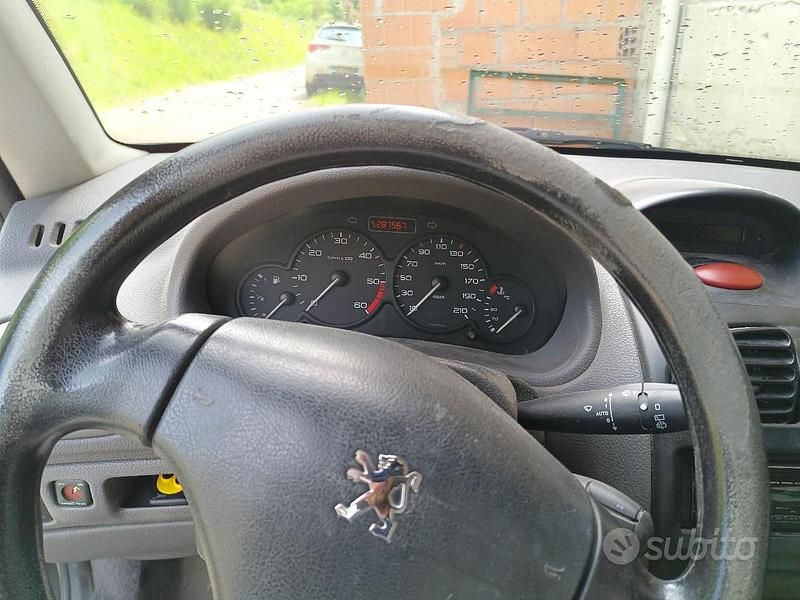 Usata Peugeot 206 68 CV (50 kW) 2005 Nero Berlina