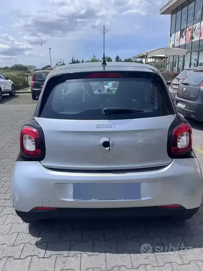 Usata Smart ForFour 71 CV (52 kW) 2015 Grigio Utilitaria