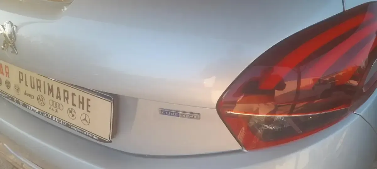 Usata Peugeot 208 82 CV (60 kW) 2017 Argento Utilitaria