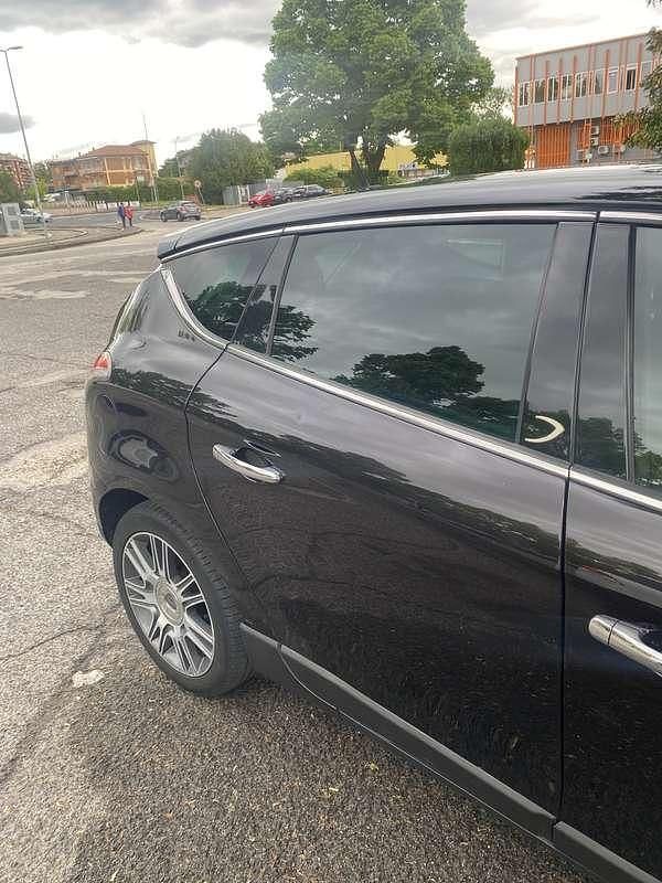 Usata Lancia Delta Gold 120 CV (88 kW) 2012 Nero Utilitaria