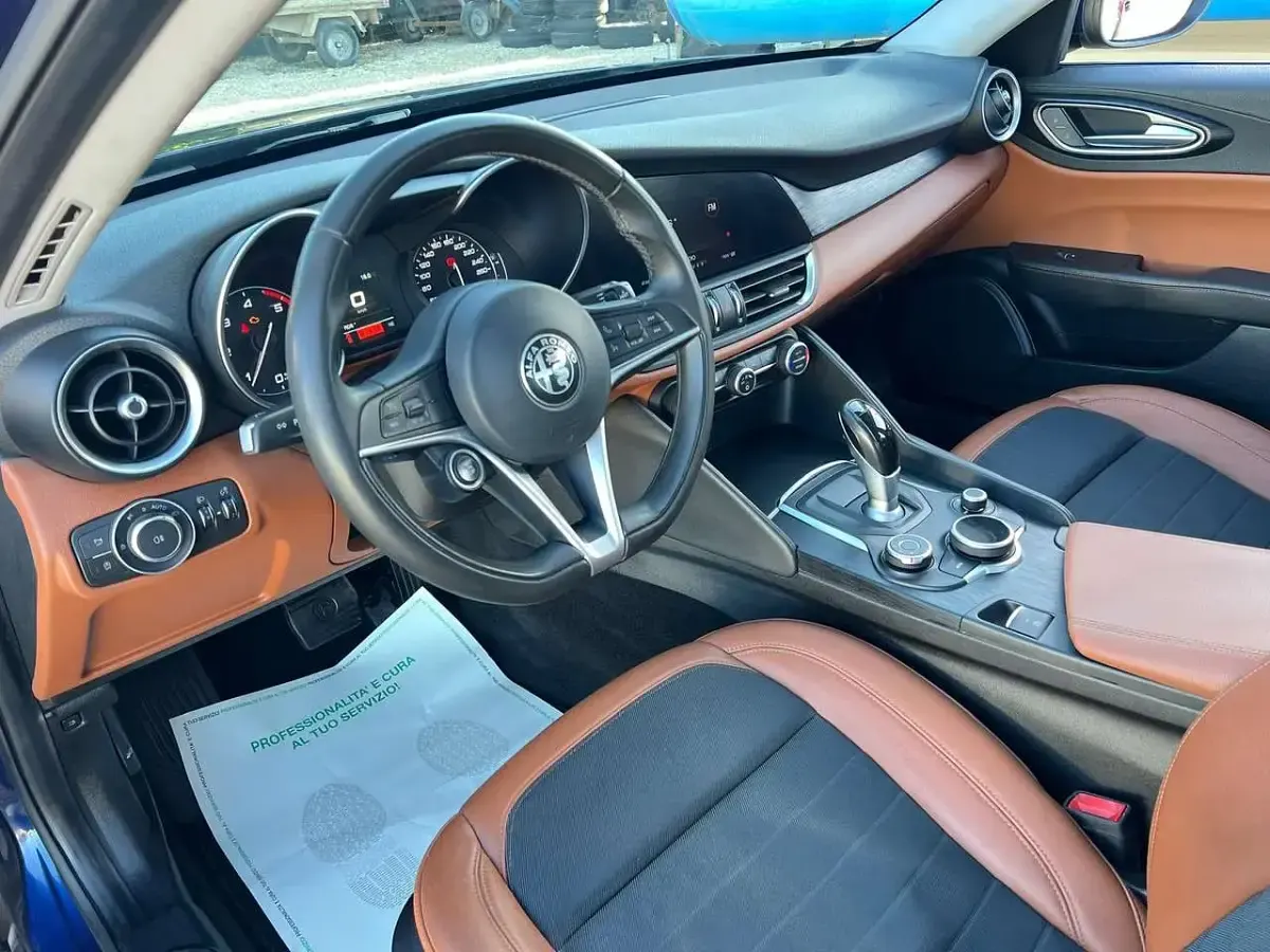 Usata Alfa Romeo Giulia Super 150 CV (110 kW) 2017 Blu Berlina