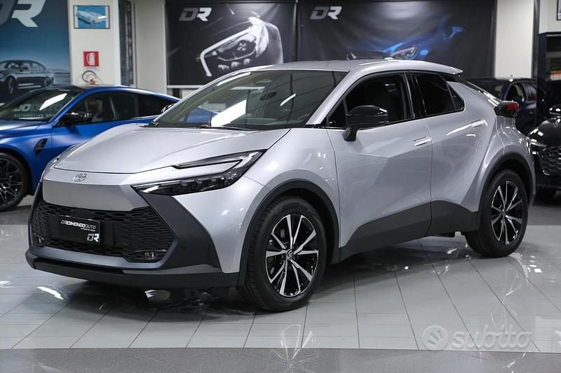 Usata Toyota C-HR+ Trend 72 kW (98 CV) 2025 Grigio argento SUV