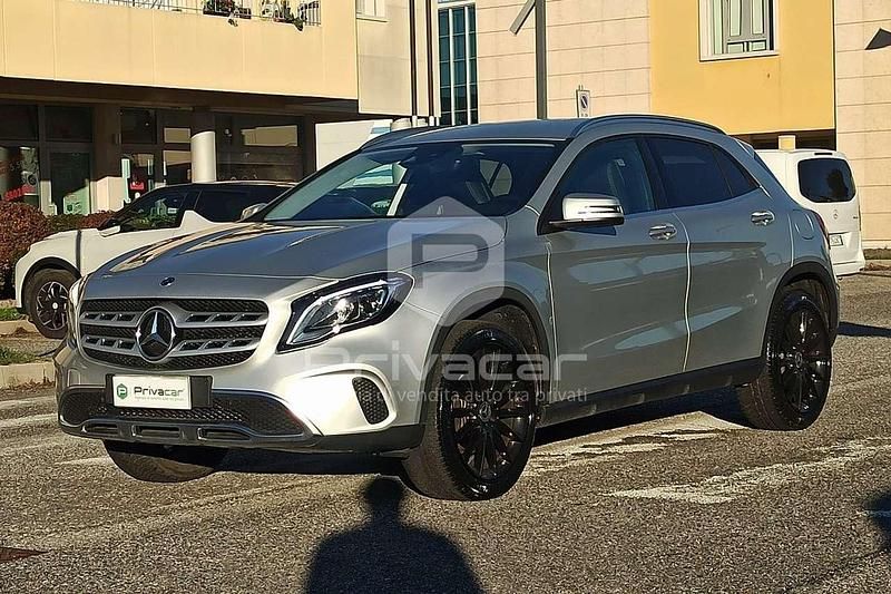 Grigio Usata 2019 Mercedes GLA200 SUV | 21.900 € (Buon prezzo) - Immagine 1/4