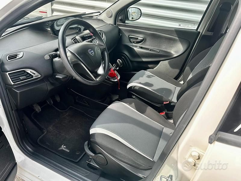 Usata Lancia Ypsilon 69 CV (50 kW) 2015 Bianco Utilitaria