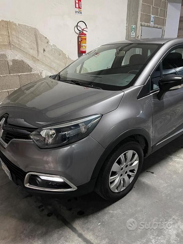 Usata Renault Captur 90 CV (66 kW) 2016 Grigio SUV