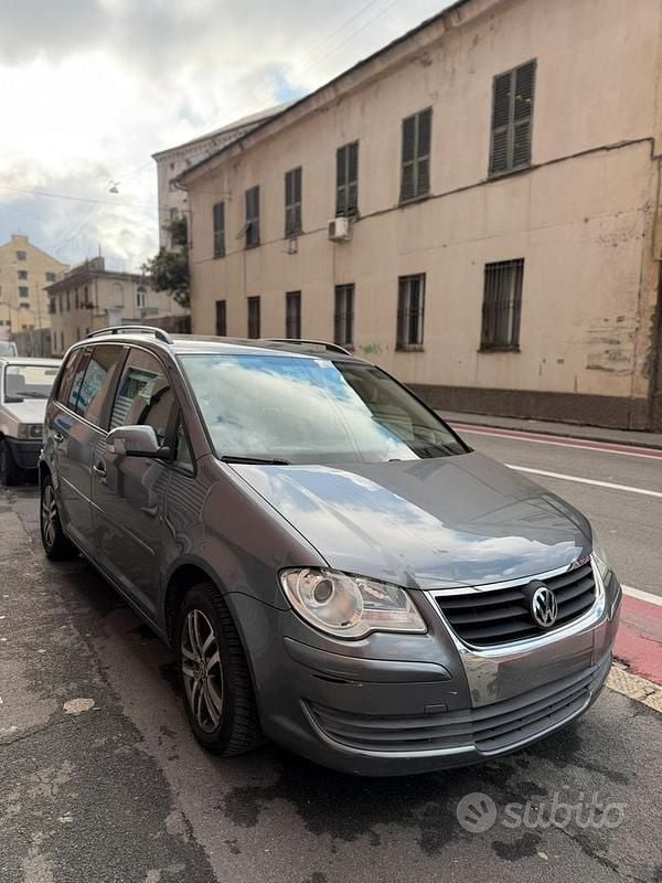 Grigio Usata 2007 VW Touran Monovolume | 2199 € - Immagine 1/4