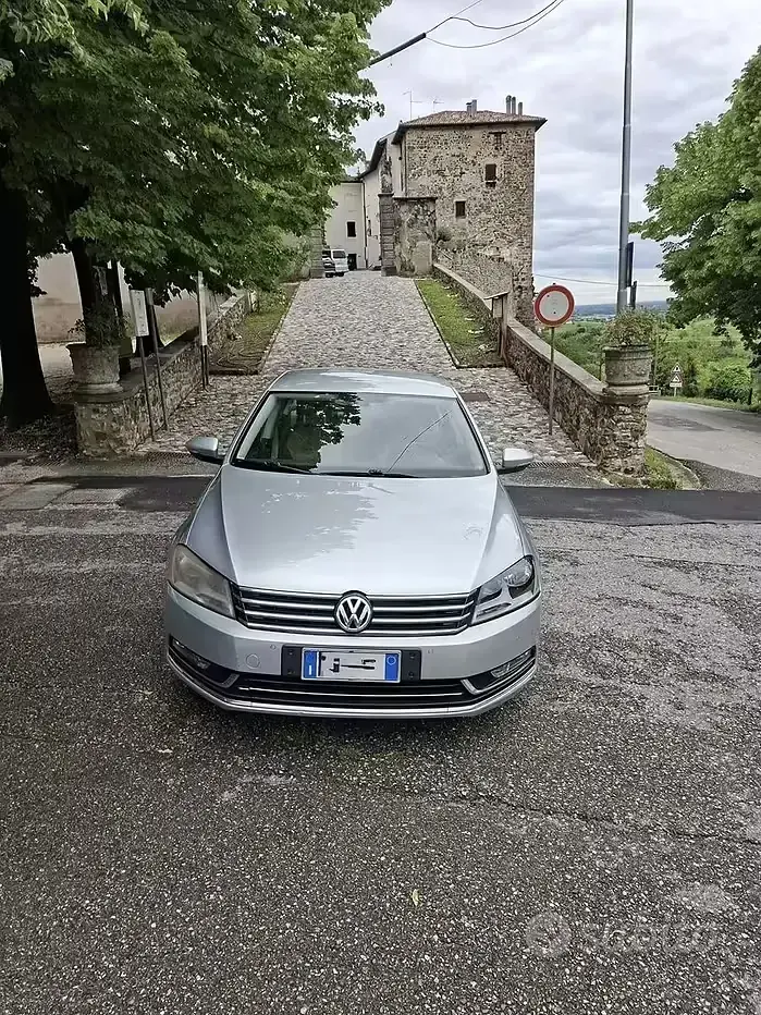 Usata VW Passat 105 CV (77 kW) 2014 Grigio Berlina