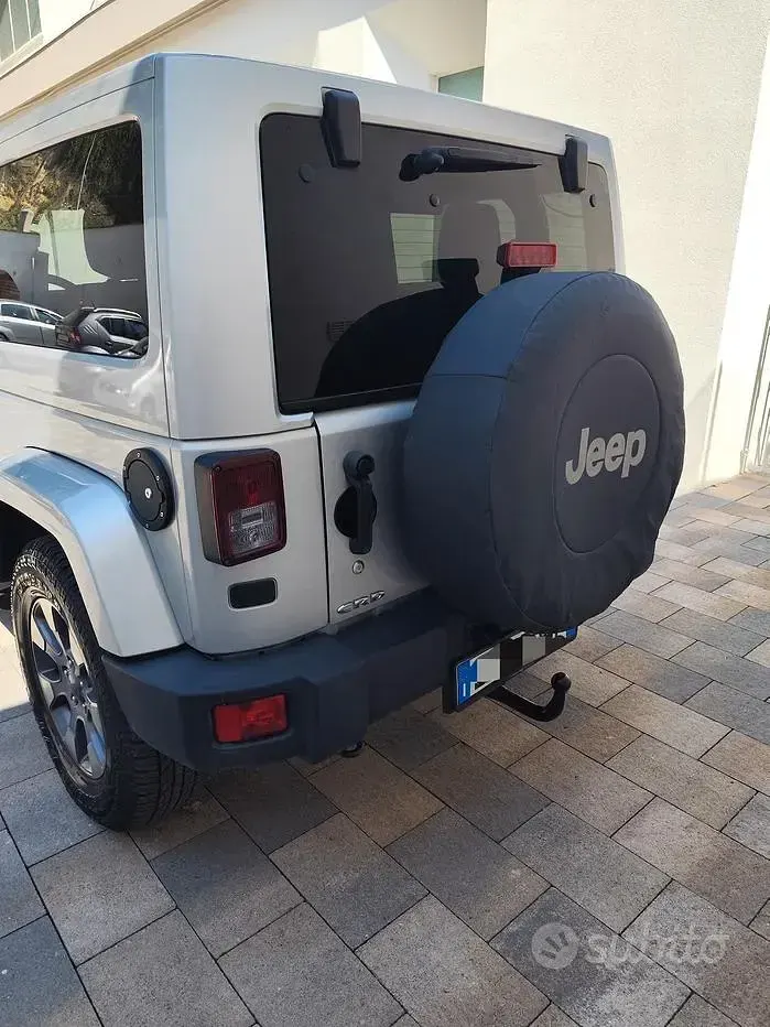 Usata Jeep Wrangler Sahara 200 CV (147 kW) 2011 Grigio SUV