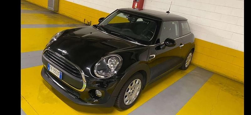 Usata Mini ONE 75 CV (55 kW) 2018 Nero Utilitaria