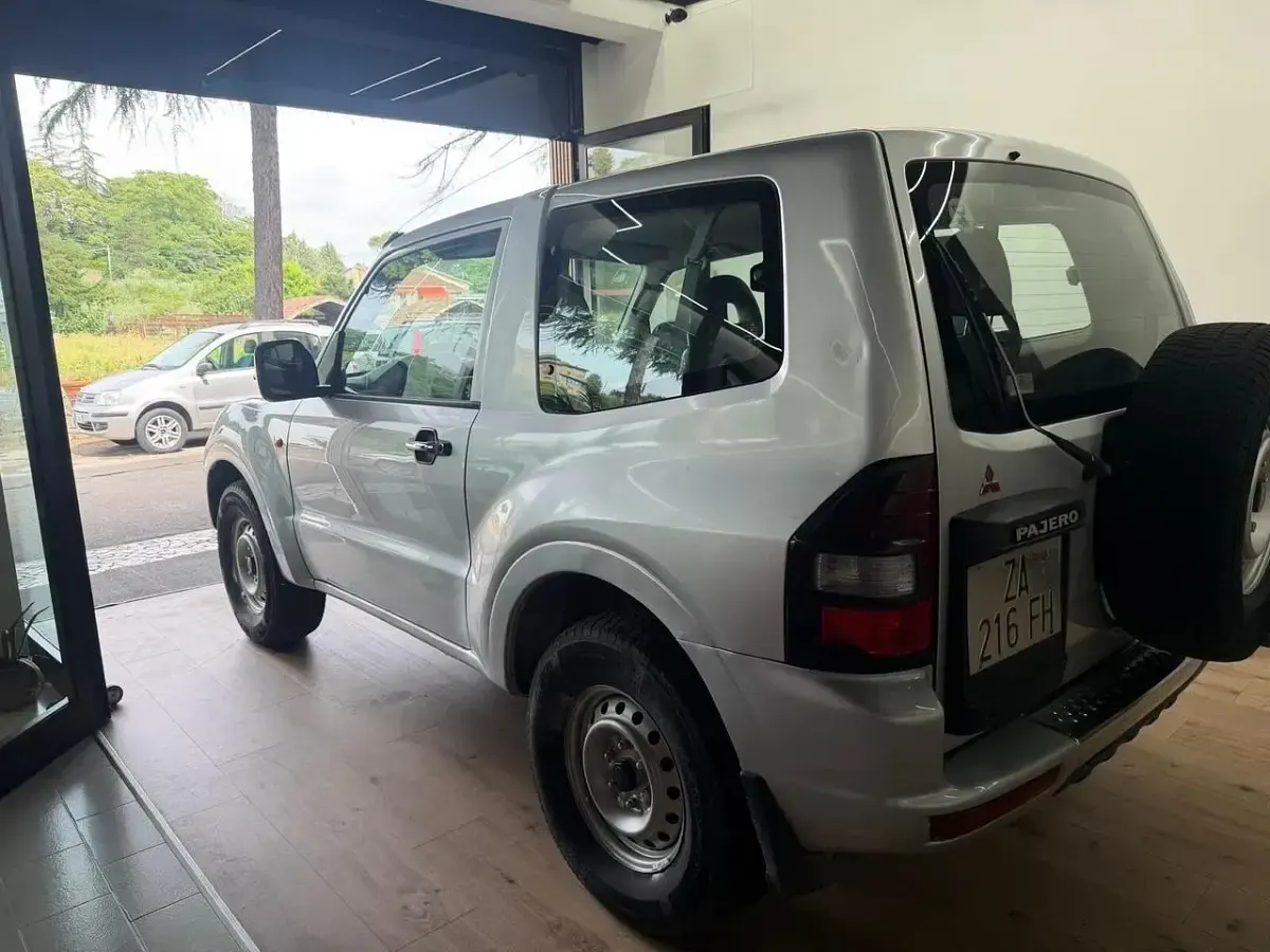 Usata Mitsubishi Pajero 99 CV (72 kW) 2000 Grigio SUV