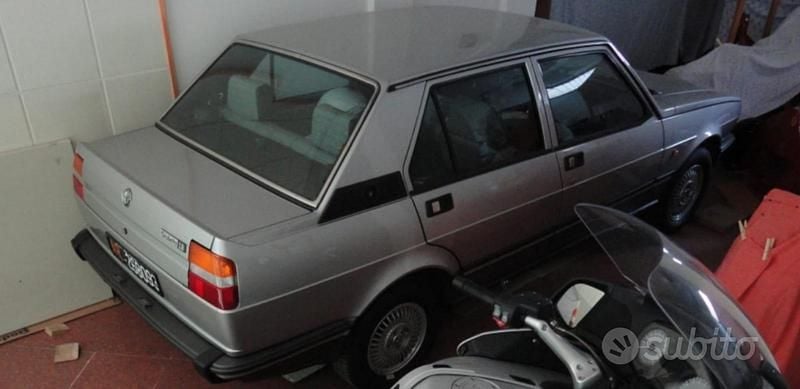 Usata Alfa Romeo Giulietta 122 CV (89 kW) 1982 Grigio Utilitaria