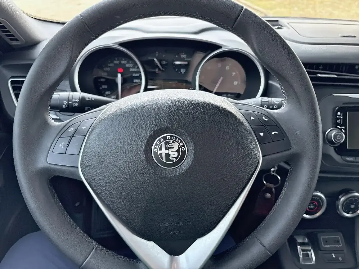 Usata Alfa Romeo Giulietta 120 CV (88 kW) 2018 Bianco Utilitaria