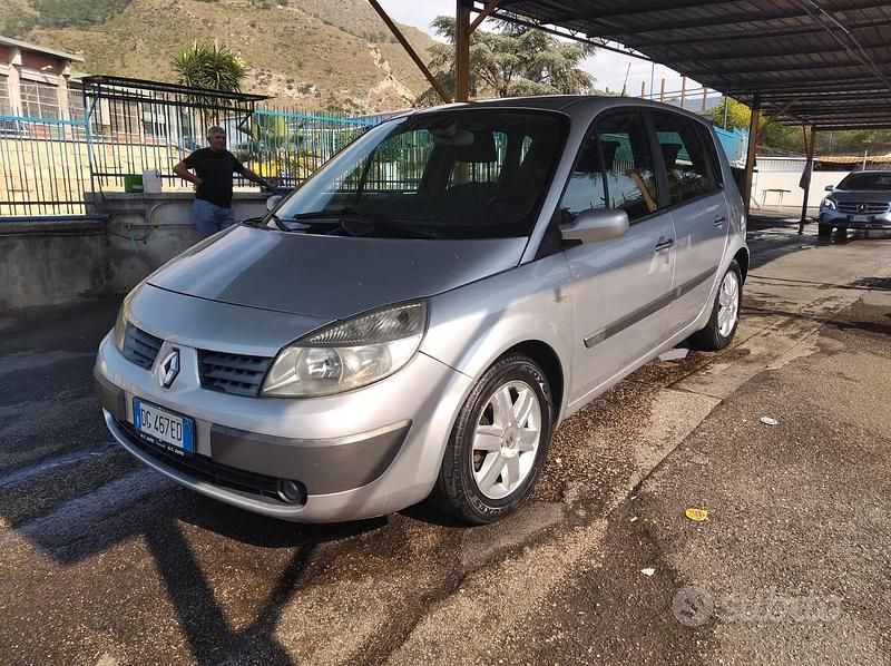 Usata Renault Scénic II 100 CV (73 kW) 2005 Grigio Monovolume