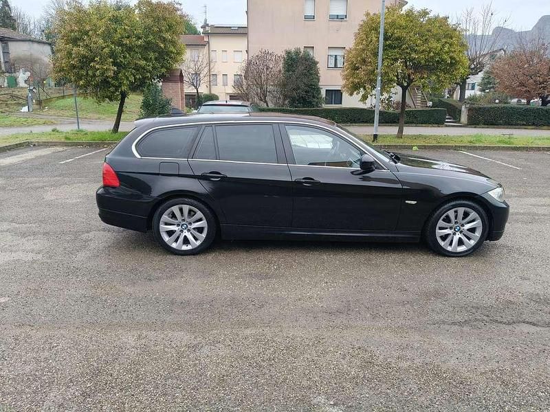Usata BMW 316 116 CV (85 kW) 2010 Nero Station wagon