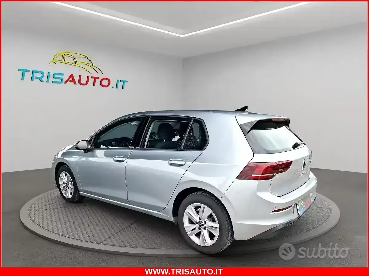 Begagnad VW Golf VIII Life 116 HK (85 kW) 2025 Silver Halvkombi