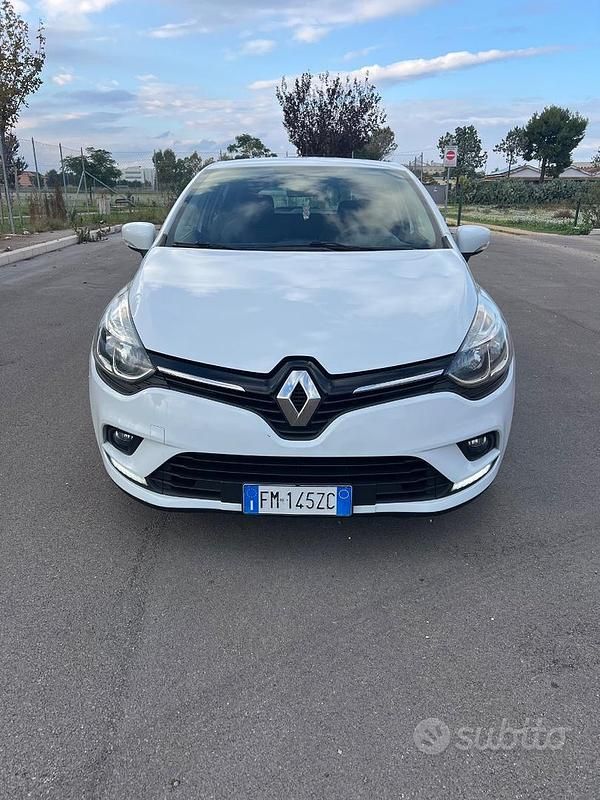 Bianco Usata 2017 Renault Clio IV Tre volumi | 7000 € (Buon prezzo) - Immagine 1/4