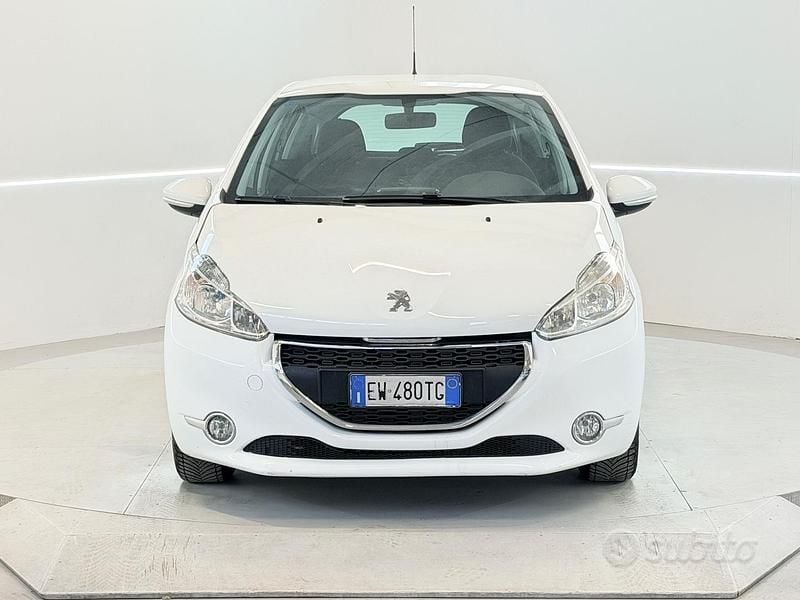 Usata Peugeot 208 68 CV (50 kW) 2014 Bianco Utilitaria