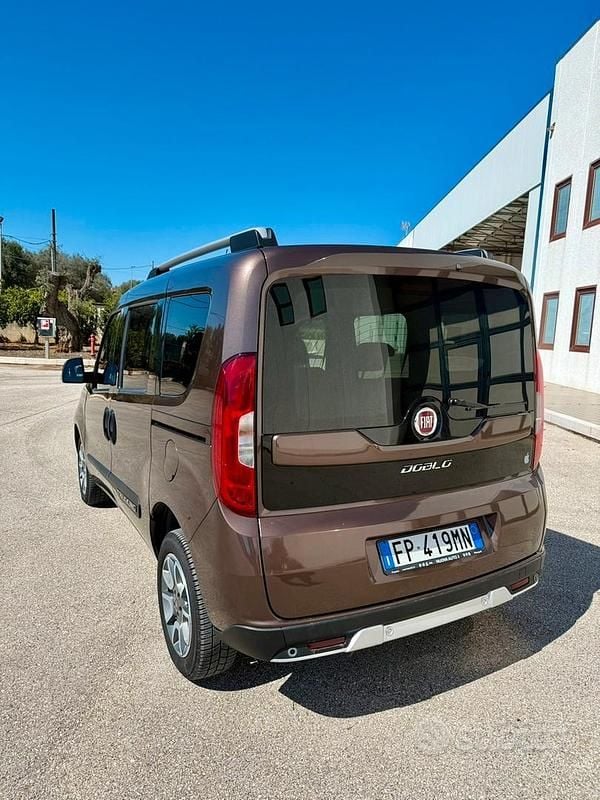 Usata Fiat Doblò Trekking 120 CV (88 kW) 2018 Marrone Monovolume