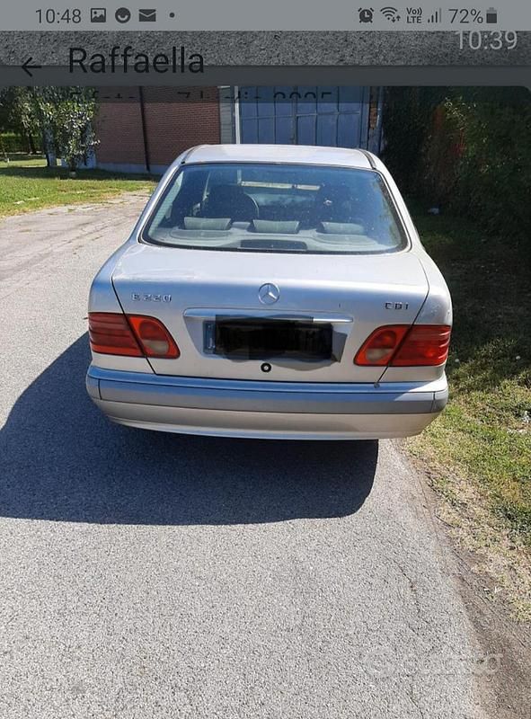 Usata Mercedes E220 143 CV (105 kW) 2001 Grigio
