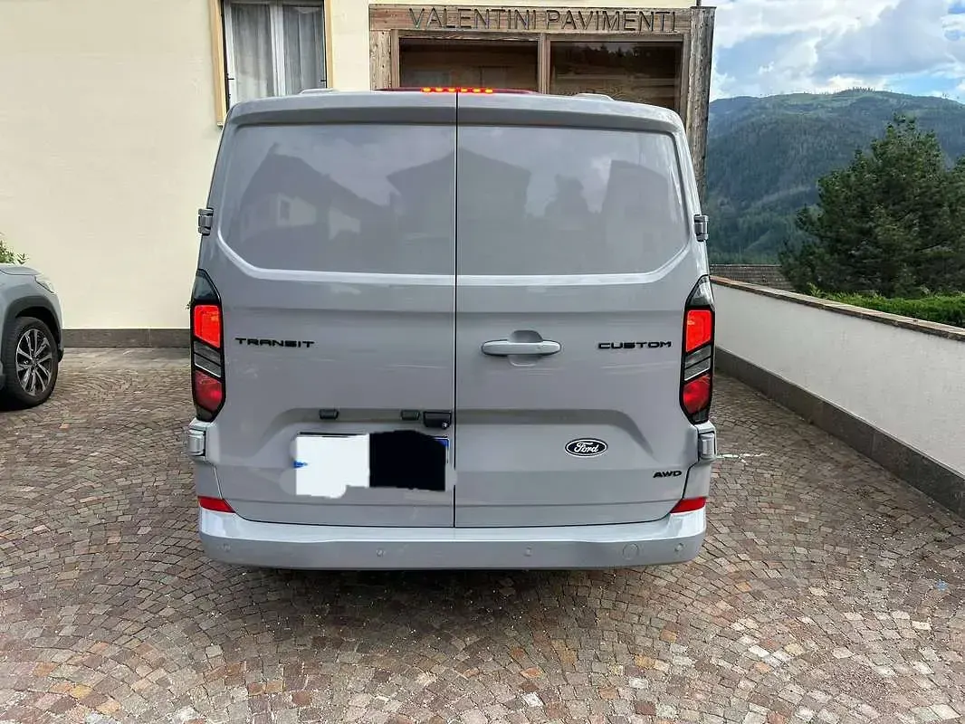 Usata Ford Transit Custom Titanium 170 CV (125 kW) 2024 Grigio Furgone