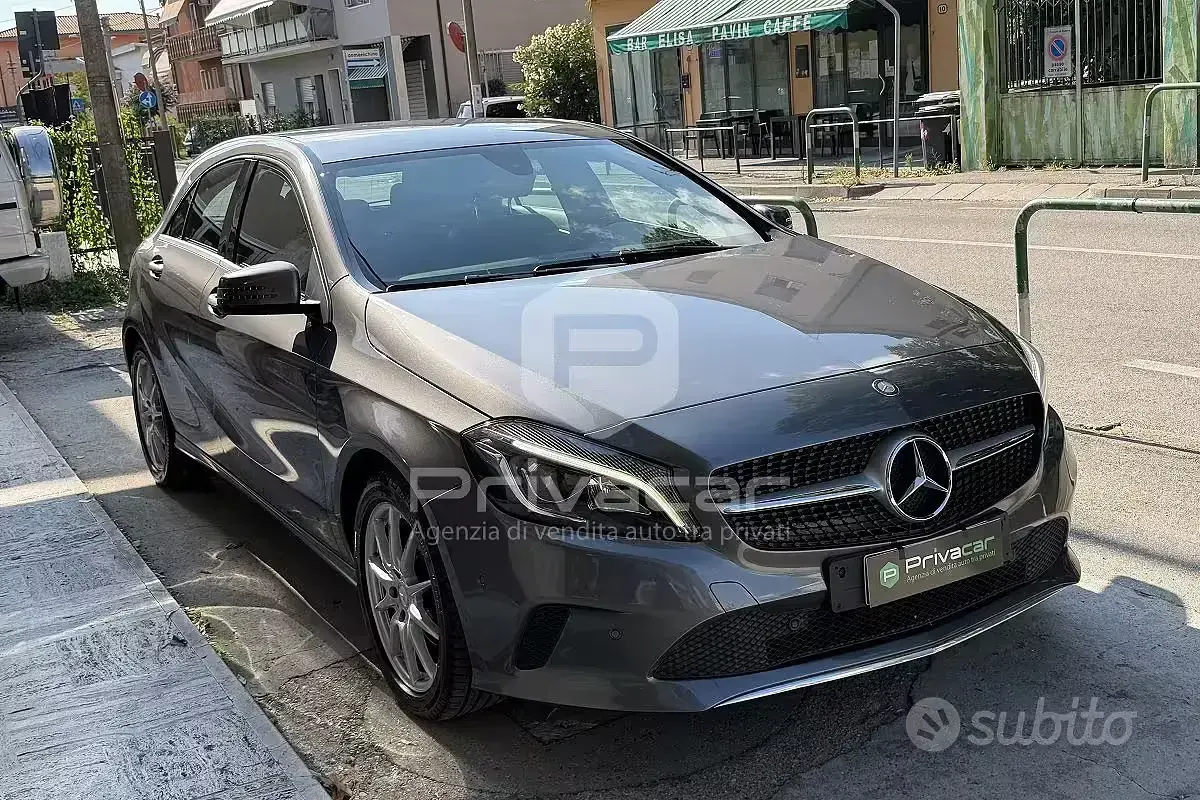 Usata Mercedes A180 109 CV (80 kW) 2016 Grigio Utilitaria