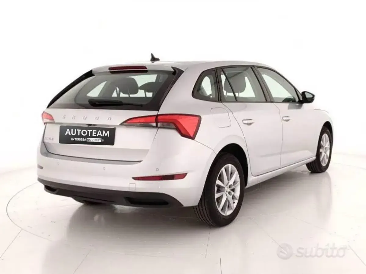 Usata Skoda Scala Ambition 110 CV (80 kW) 2023 Grigio Utilitaria